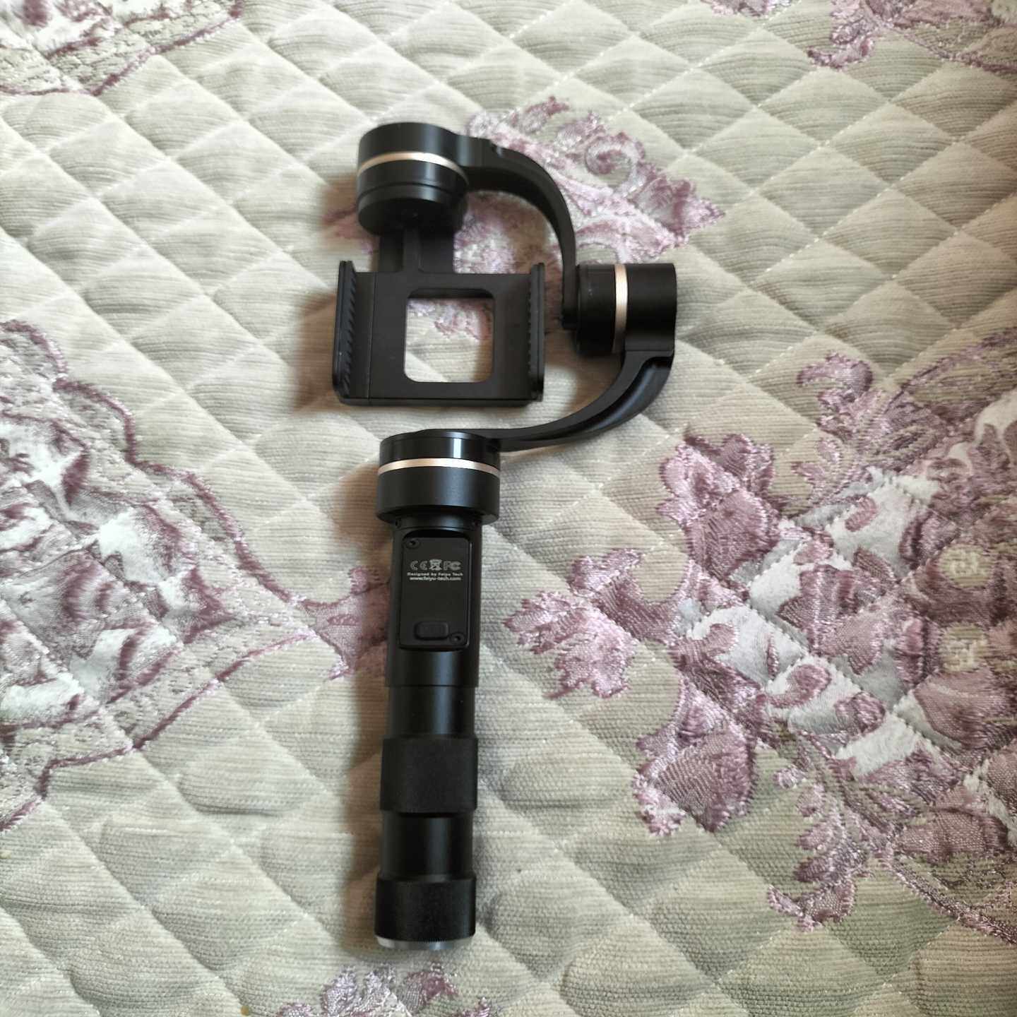 飞宇G4Pro稳定器新旧程度看图，只有图片上这么多东西，收--议价