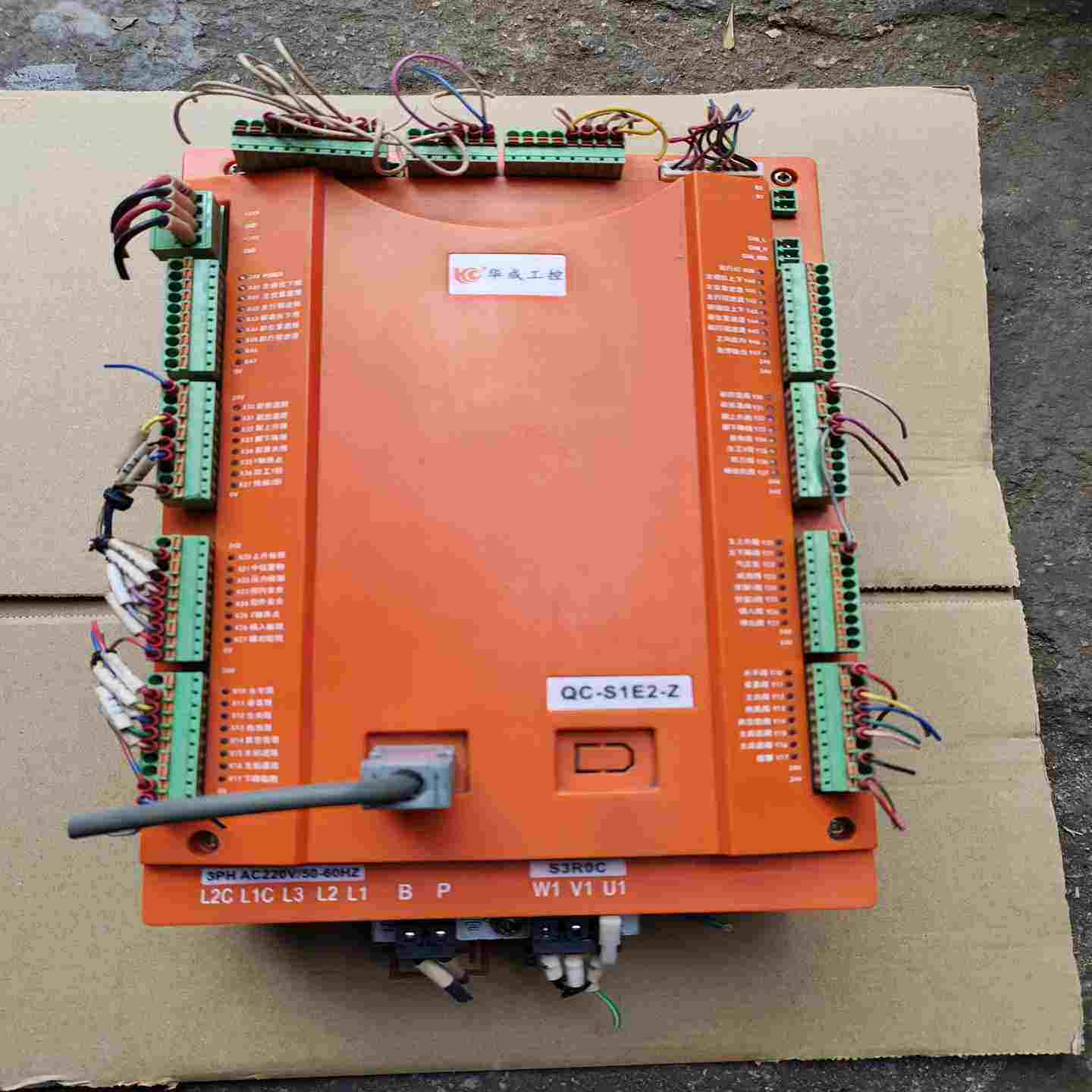 华成工控控制器QC-S1E3-Z，成色可以，如图所示，功能正{议价}