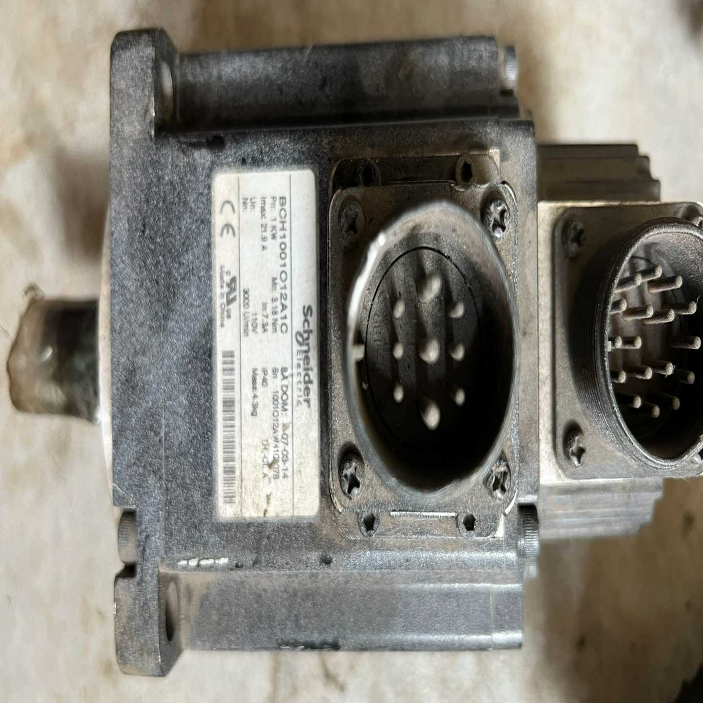 施耐德伺服电机BCH1001O12A1C，拆机成色如图，功能--议价商品