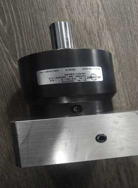 询价~纽卡特减速机  PLPE090-008品  图四有轻微伤