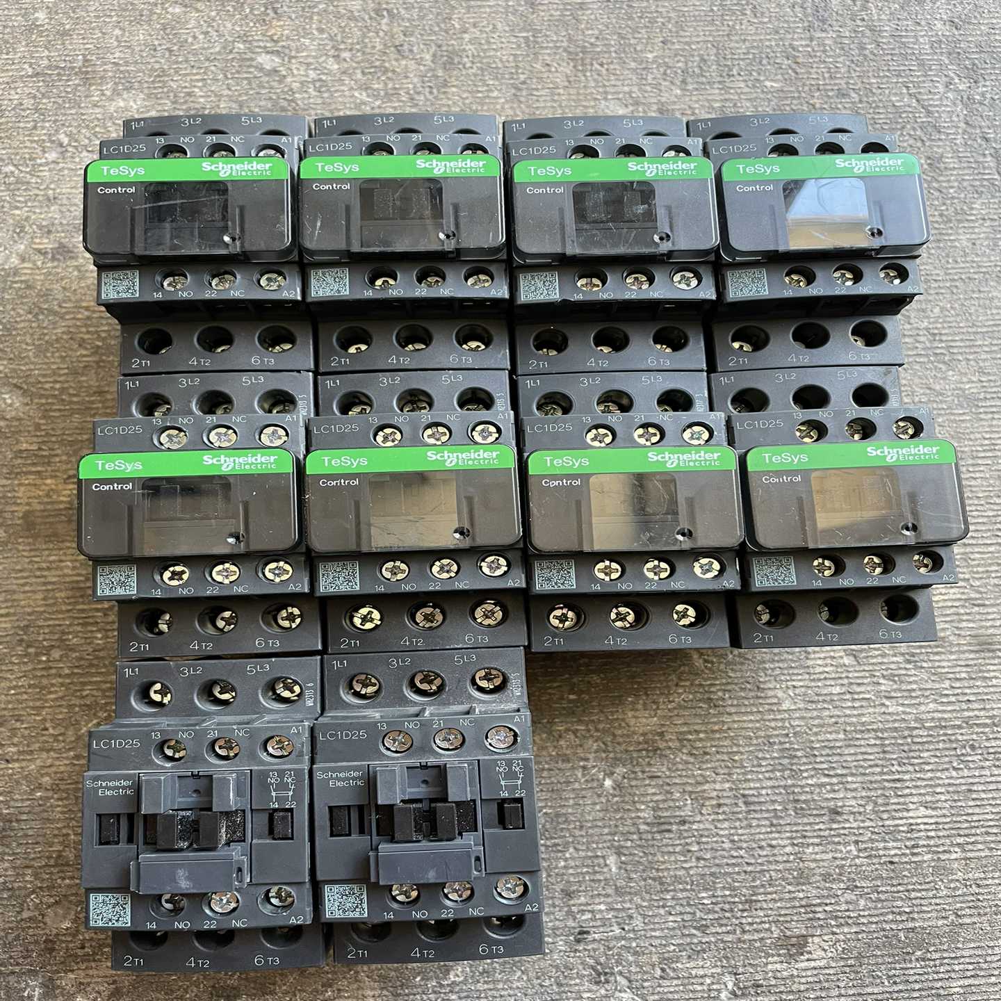 施耐德LC1D25接触器，TeSys系列，220V线圈电压，