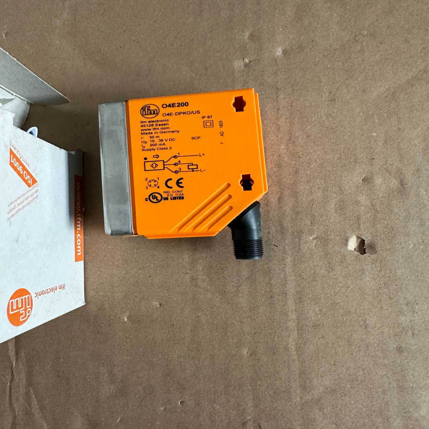 易福门IMF激光传感器O4E200O4E-DPKG/US--议价商品