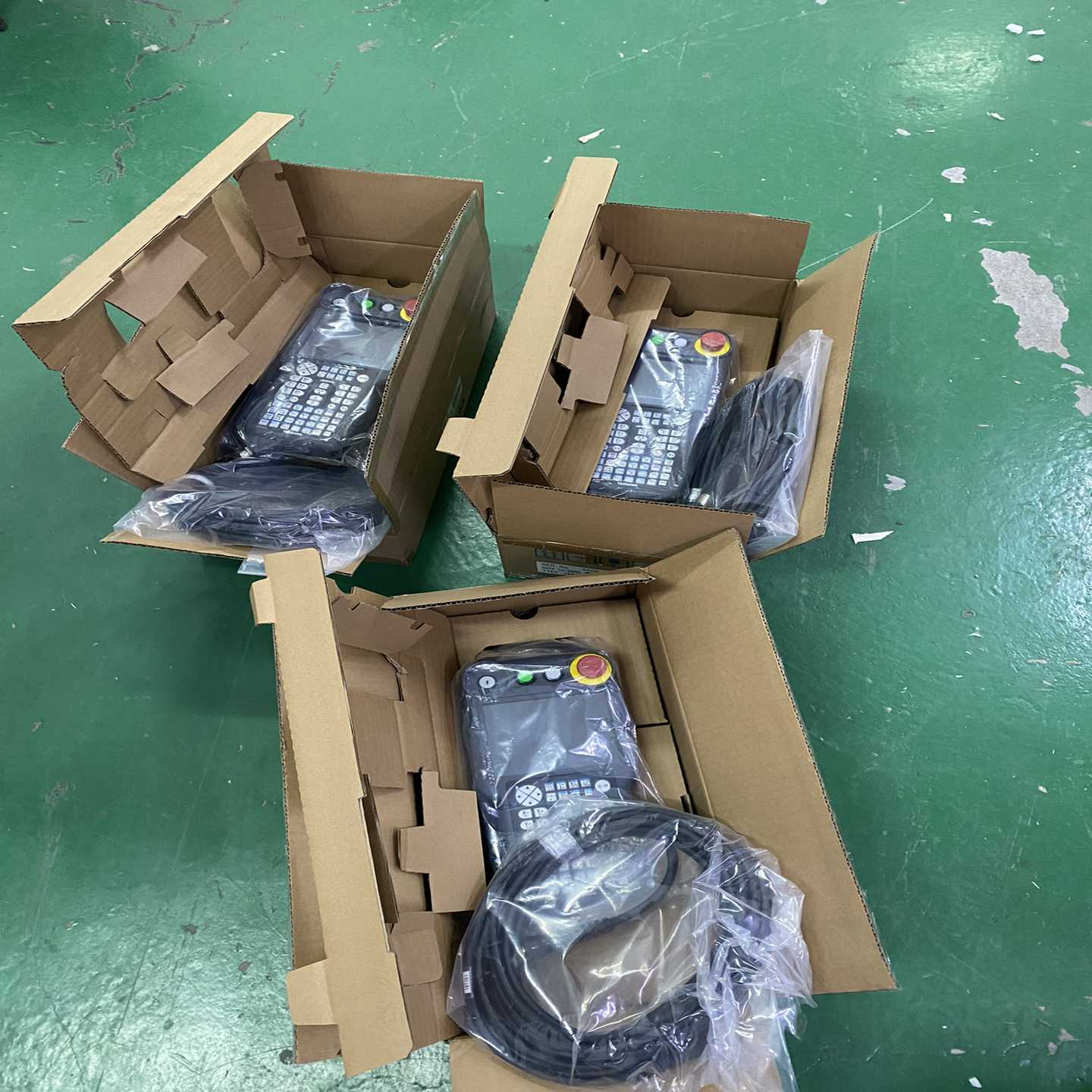 yrc1000示教器，带线缆，原包装，双码一致！~询价