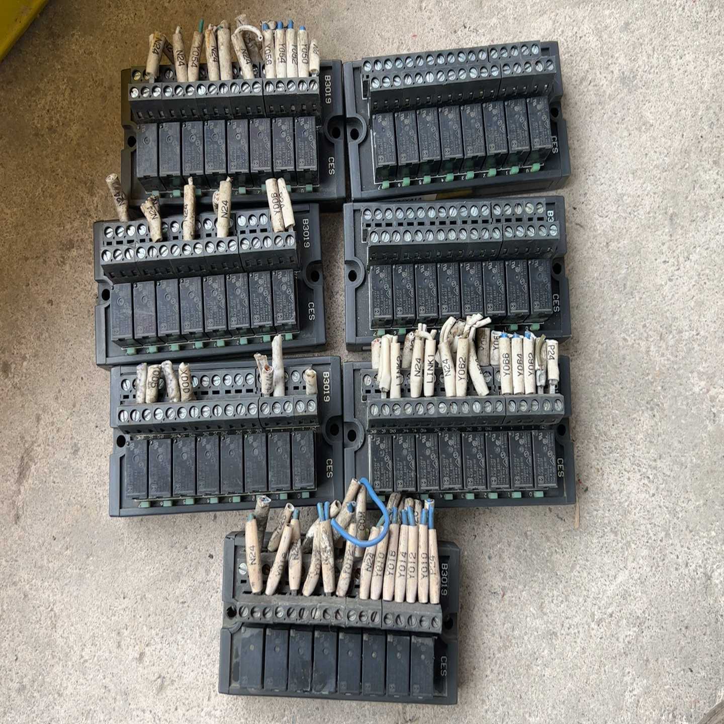 （洋洋设备）CES8位继电器模组PLC端子台B3019/Y414可替代