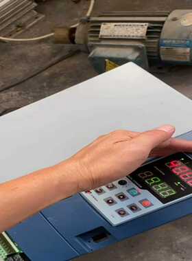 普传变频器 PI7800 037F3，030G3， 成色很好~询价