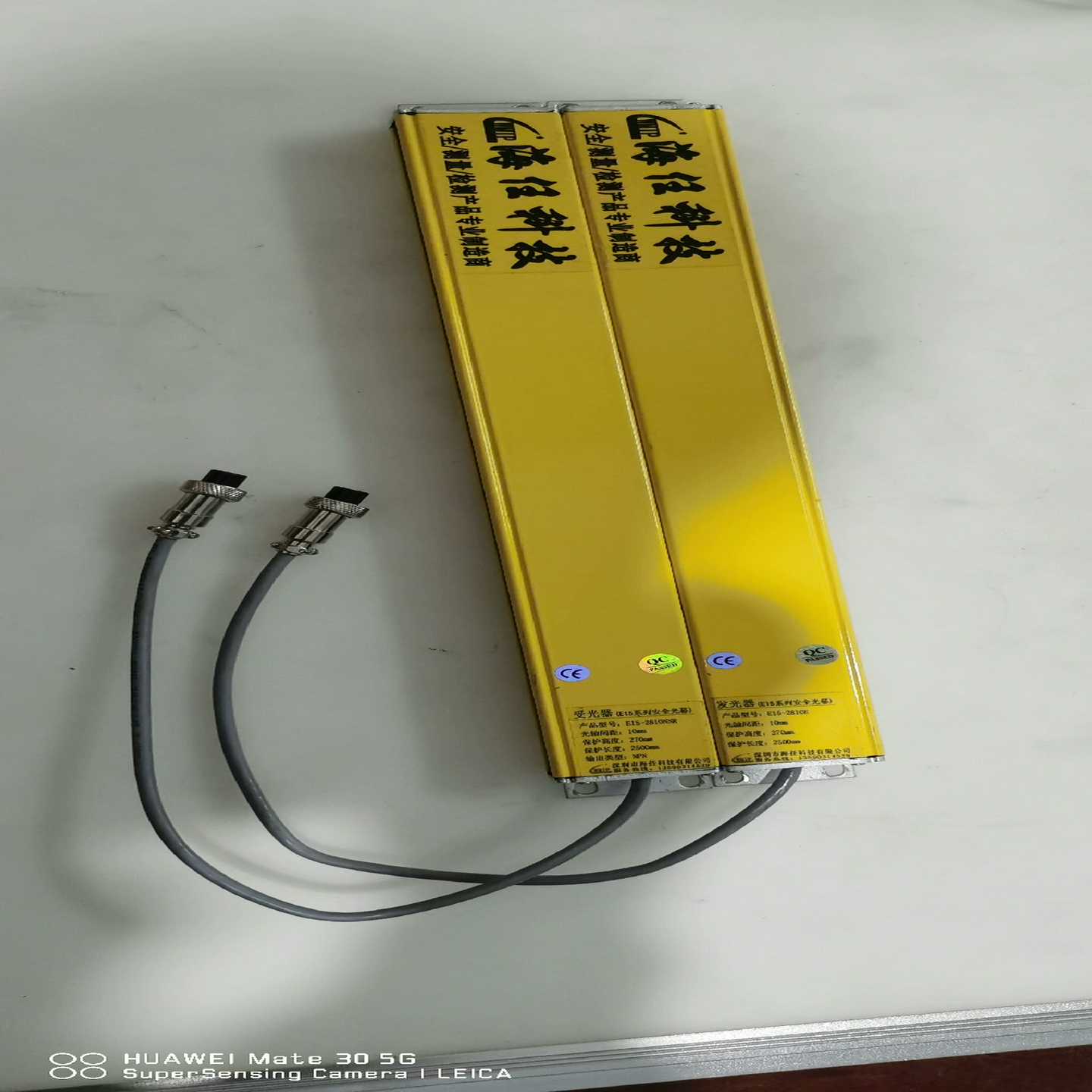 议价~海任科技，安全光幕一对，成色如图，型号E15-2810E，E