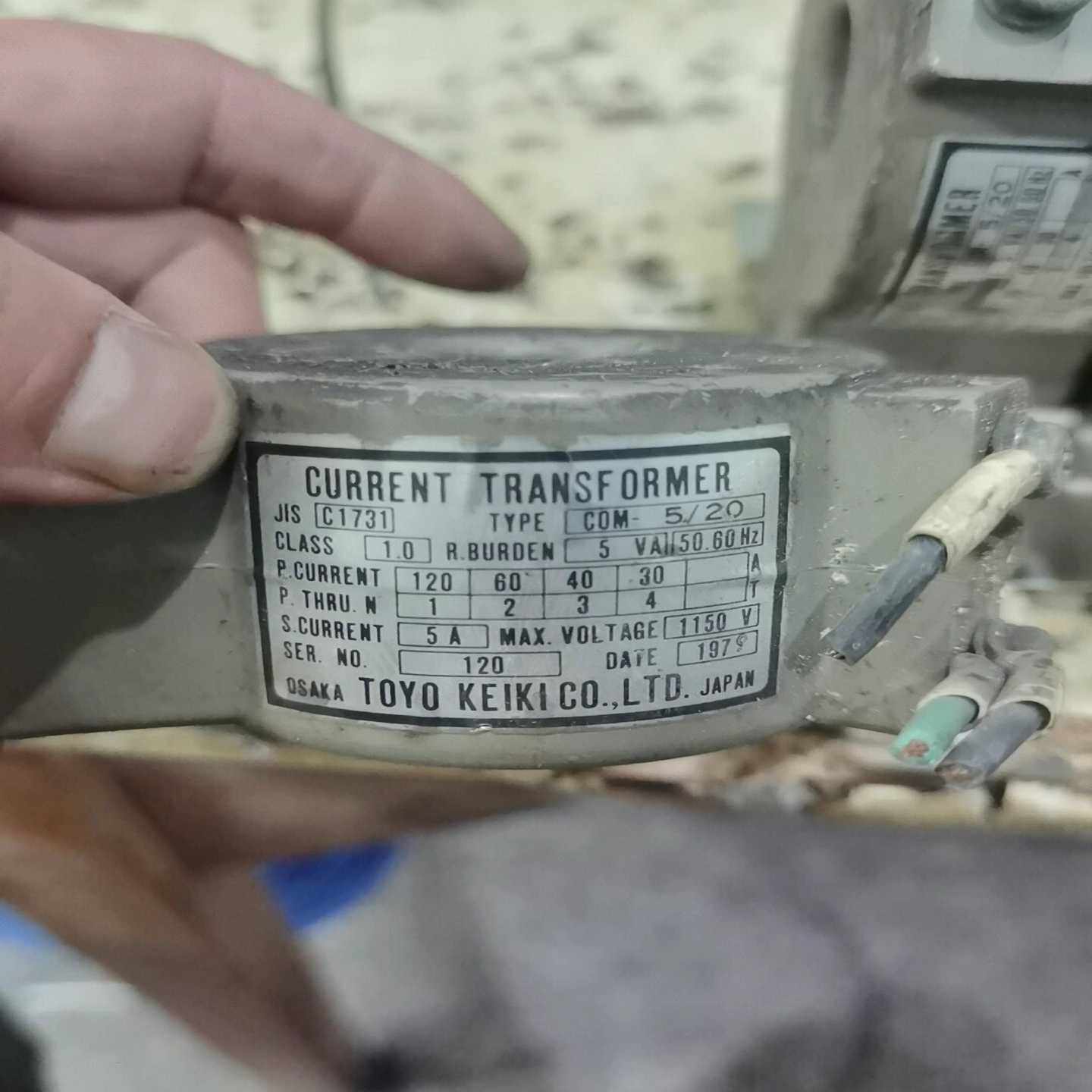 互感器COM-5/20，有三颗刚好一组，要的联系。询价