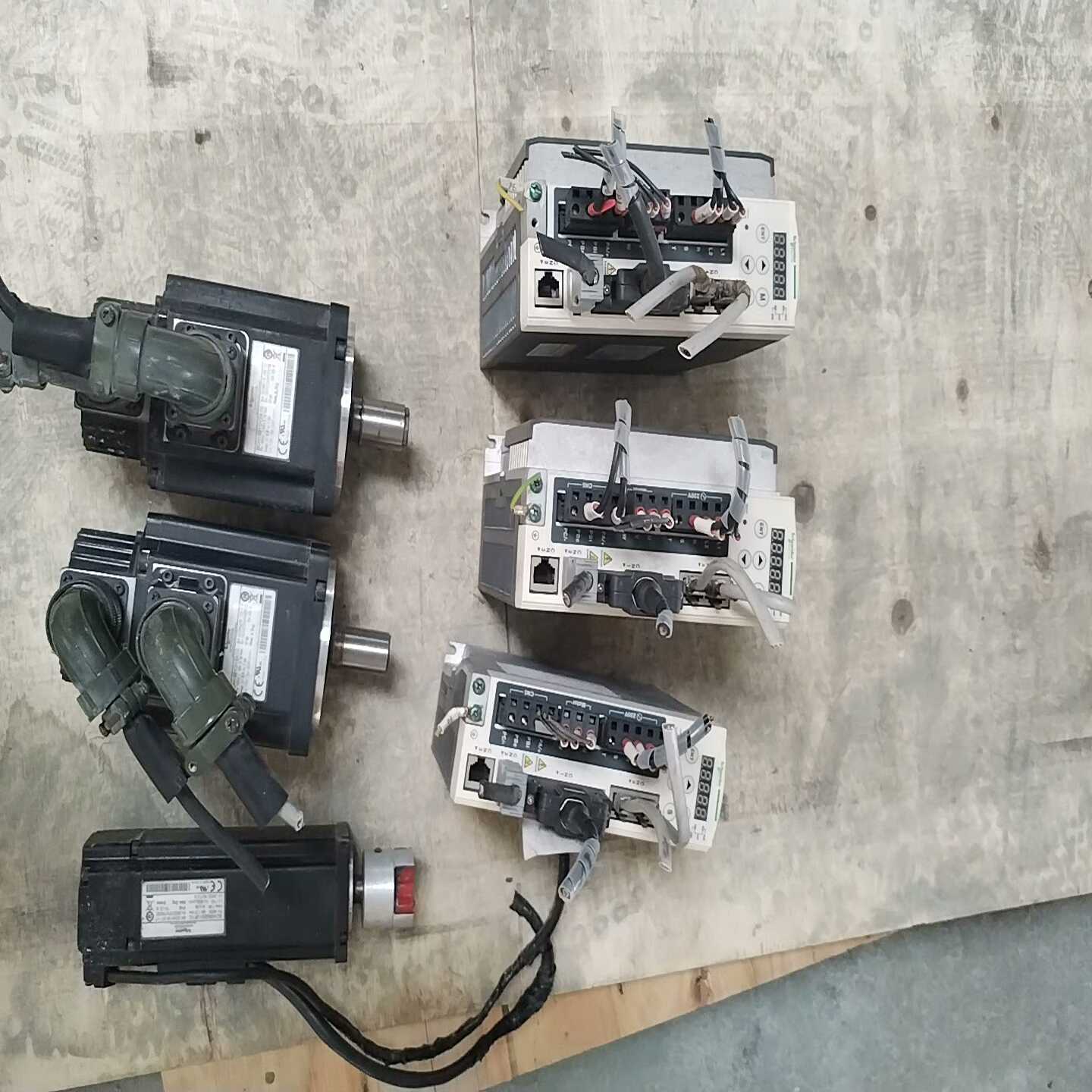 议价施驱动器LM210M1