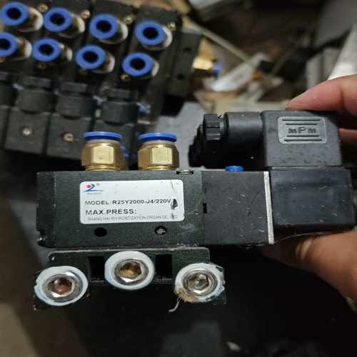 上海日益电磁阀R25Y2000-J4/220V，型号清晰可见-询价客服
