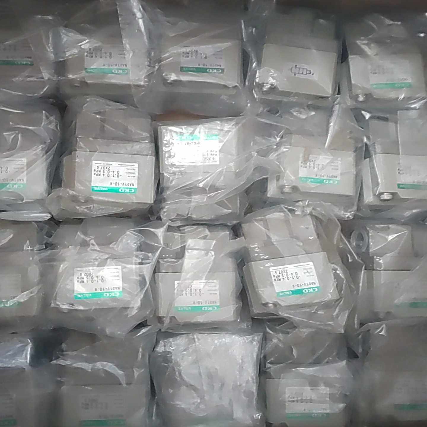 询价全新CKD不锈钢气控阀NAD1V-10-R，无包装盒，有多台