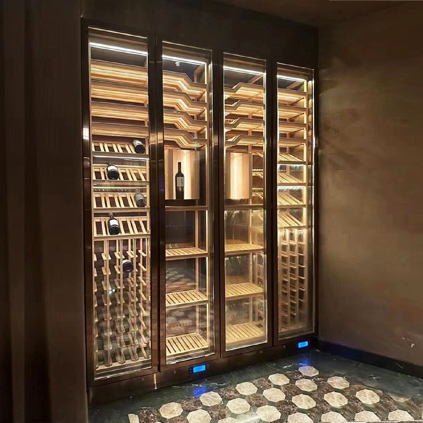 高端餐厅酒窖红酒架金属内嵌恒湿雪茄展示柜不锈钢恒温橡木红酒柜