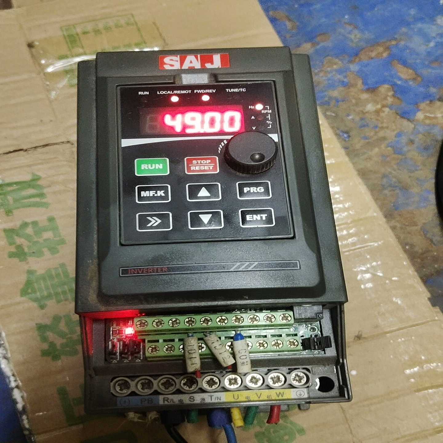 议价三晶变频器2.2千瓦一台，型号vm1000b4t2r2gb