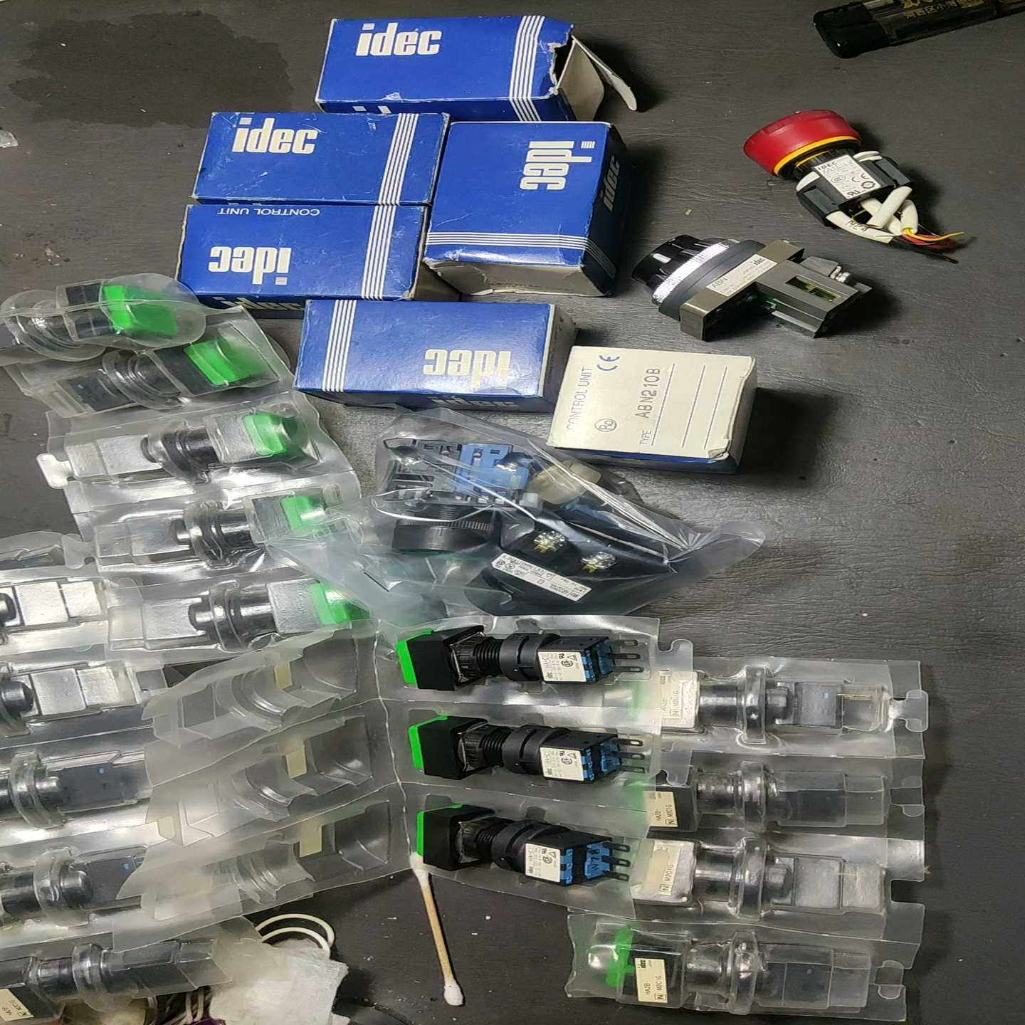 IDEC 和泉 ABN210B HA-C1 HA2B 开关原~询价