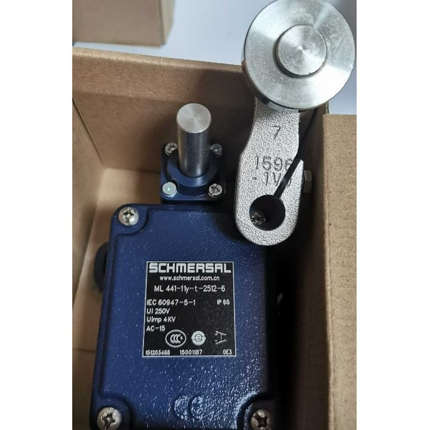 ML441-11Y-T-2512s-6德国施迈赛SCHMERSAL限位开关