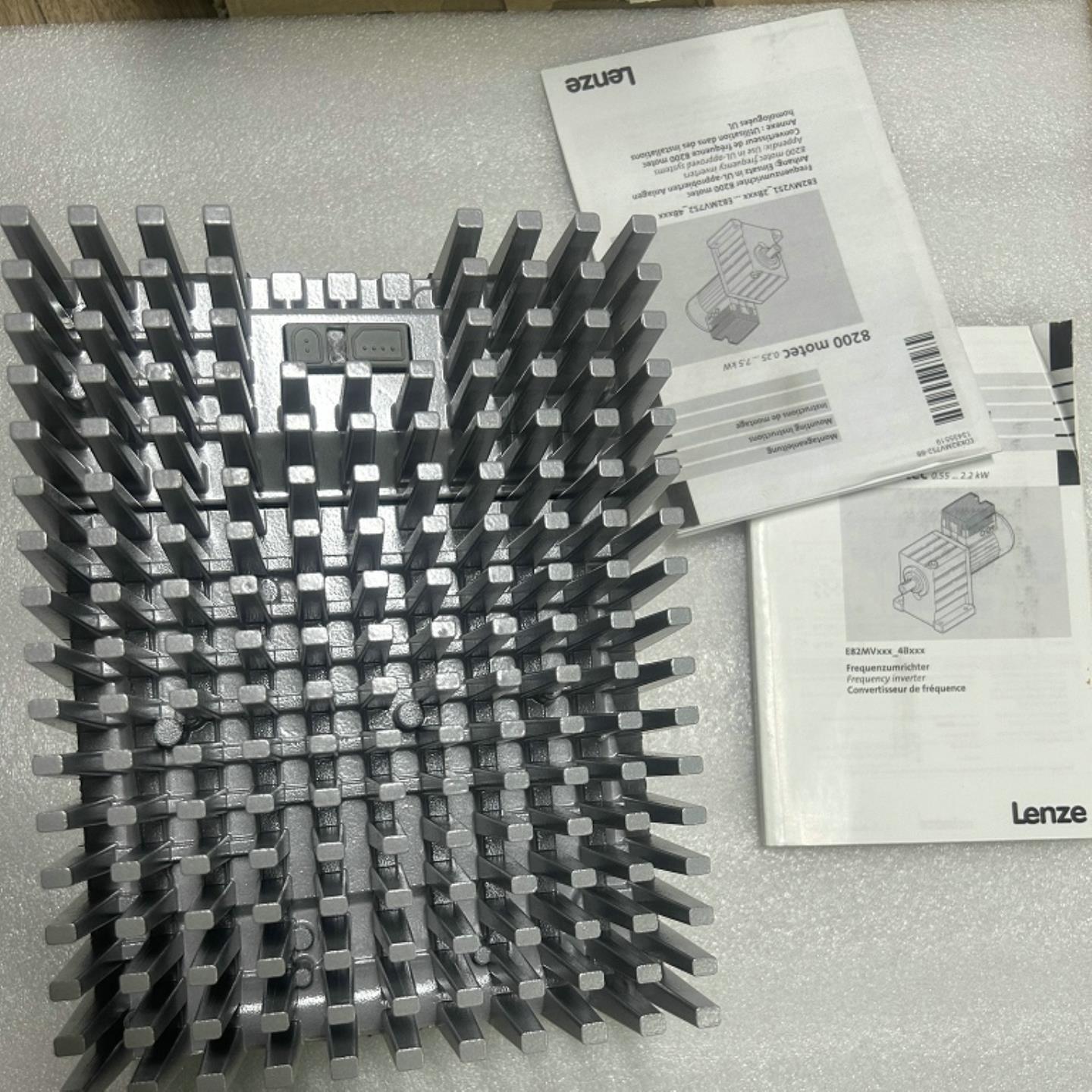 EVS9324-ES 伦茨变频器现货供应实物拍摄