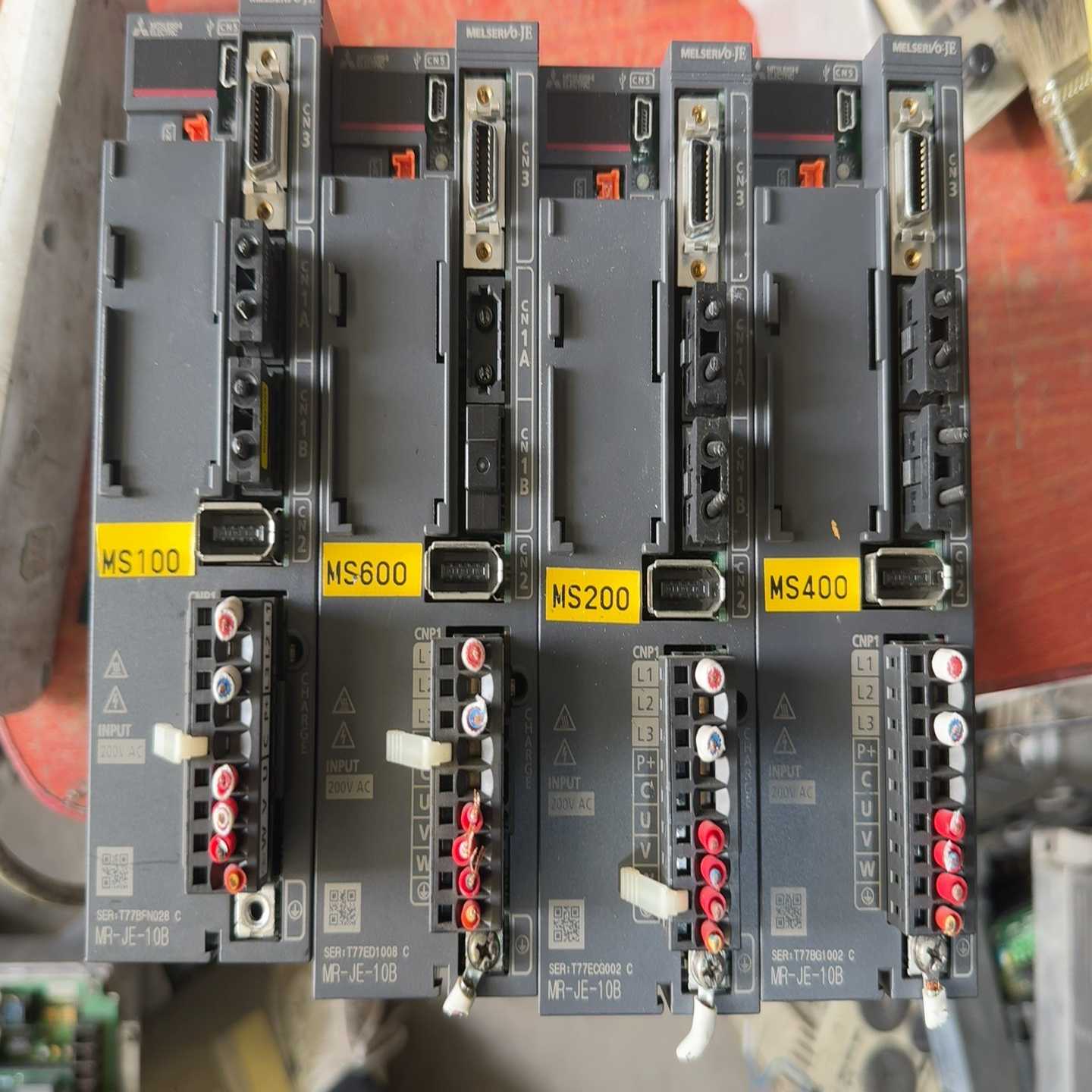 议价三菱驱动器MR-JE-10B成色如图，功能包好，端子齐全