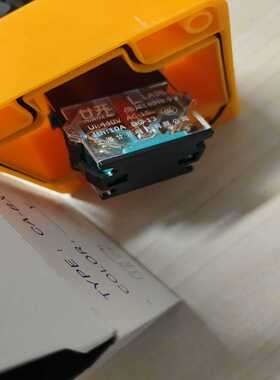 黄色点动按钮，4个封条完好，一个拆开，5个50~询价