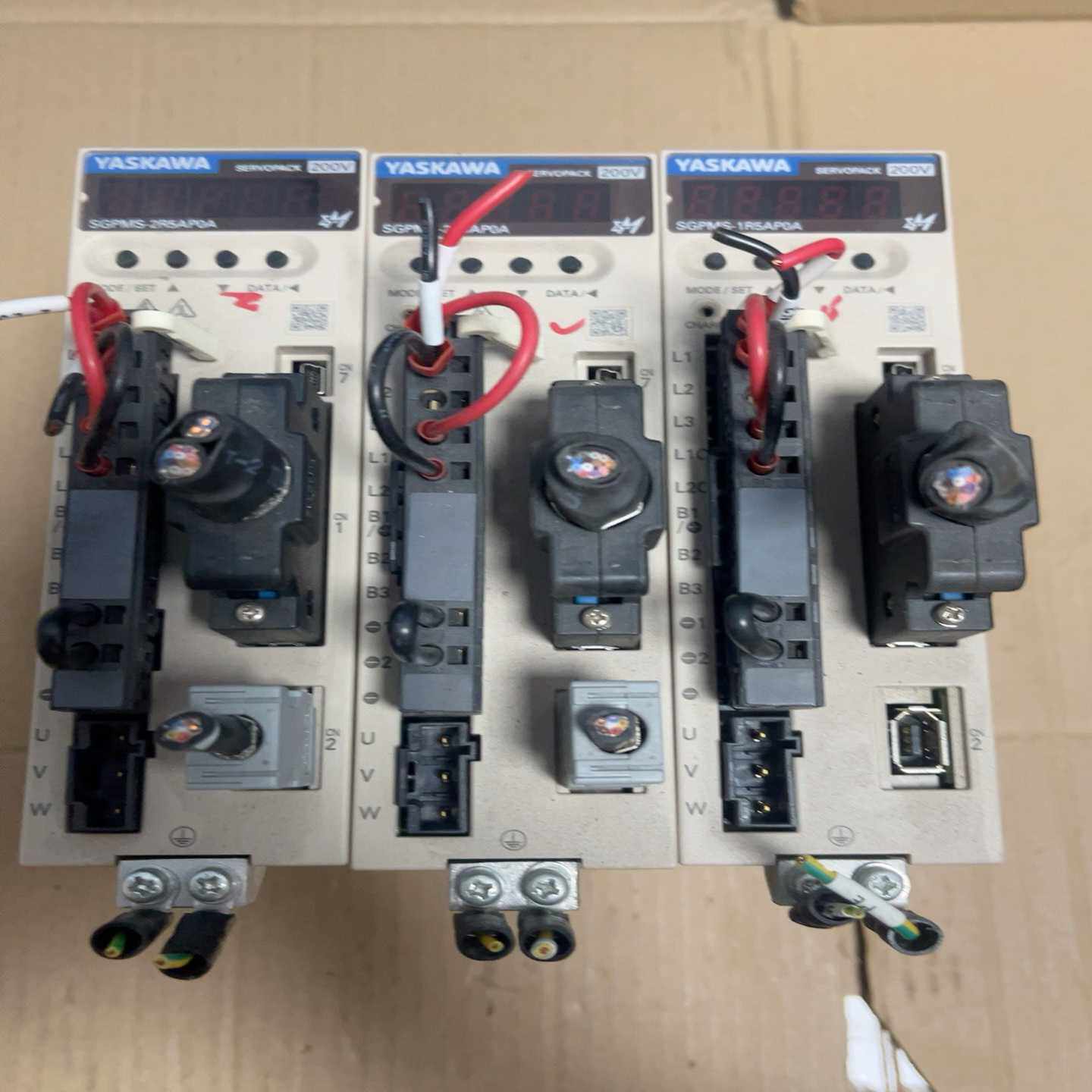 安川300W伺服驱动器SGPMS-1R5AP0A，，询价