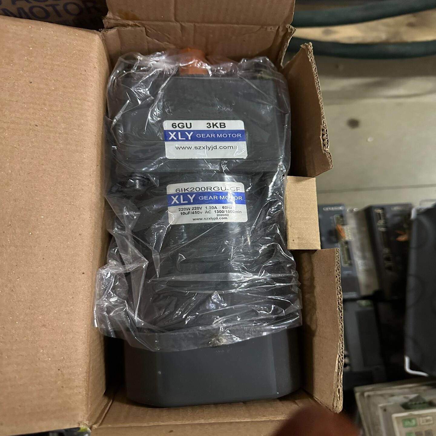 XLY减速电机 6GU 3KB220V全套带盒子可配调，议价