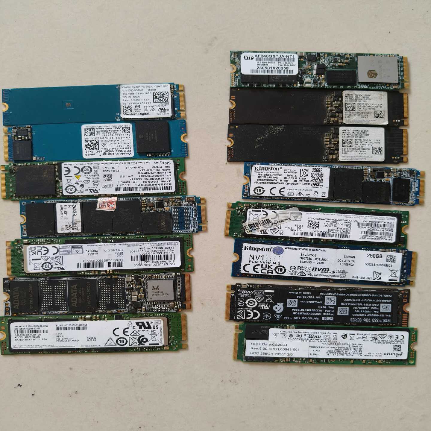 M2240G/256G固态硬盘ngff跟nv都有--议价商品