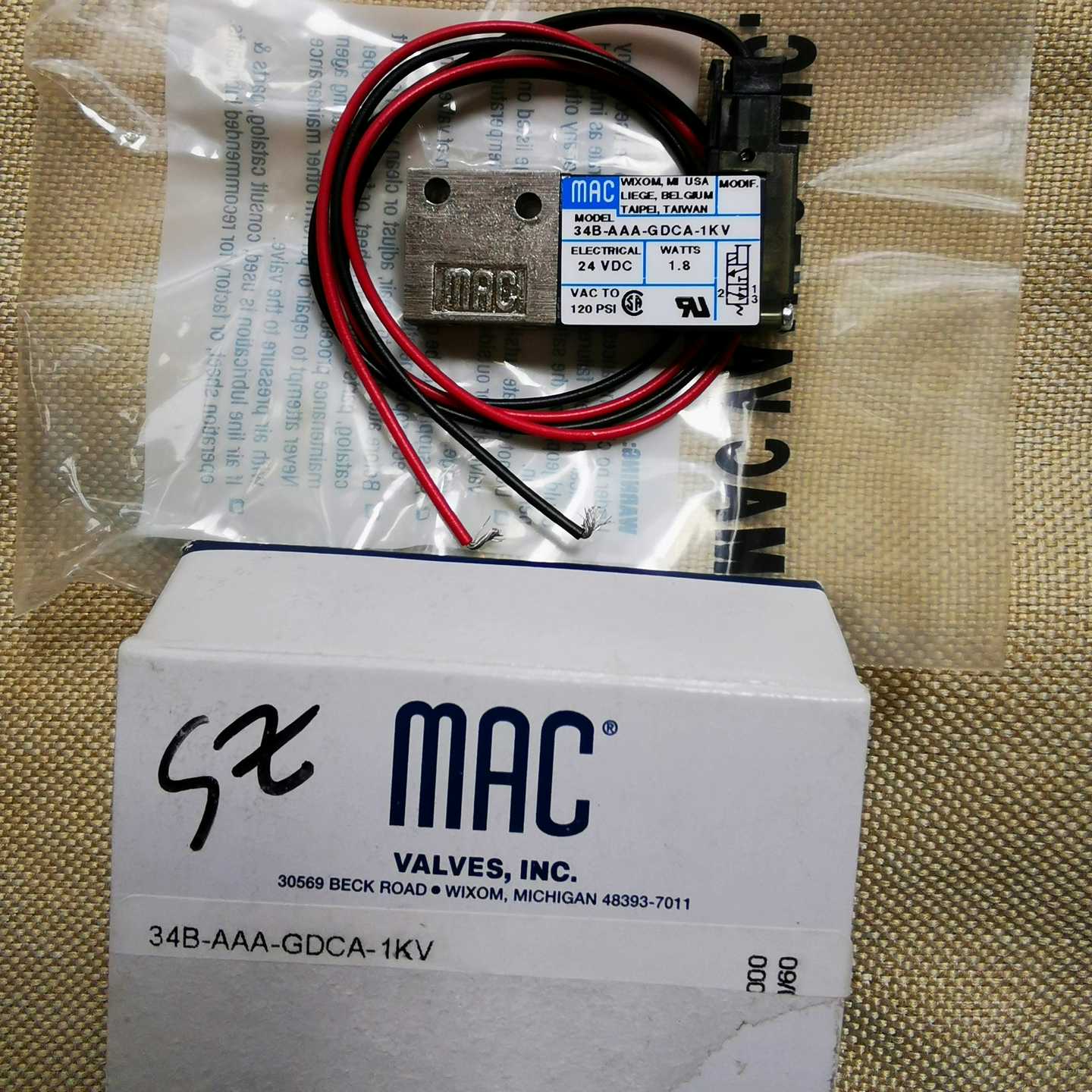 MAC电磁阀，34B-AAA-GDCA-1KV。（零零电子）