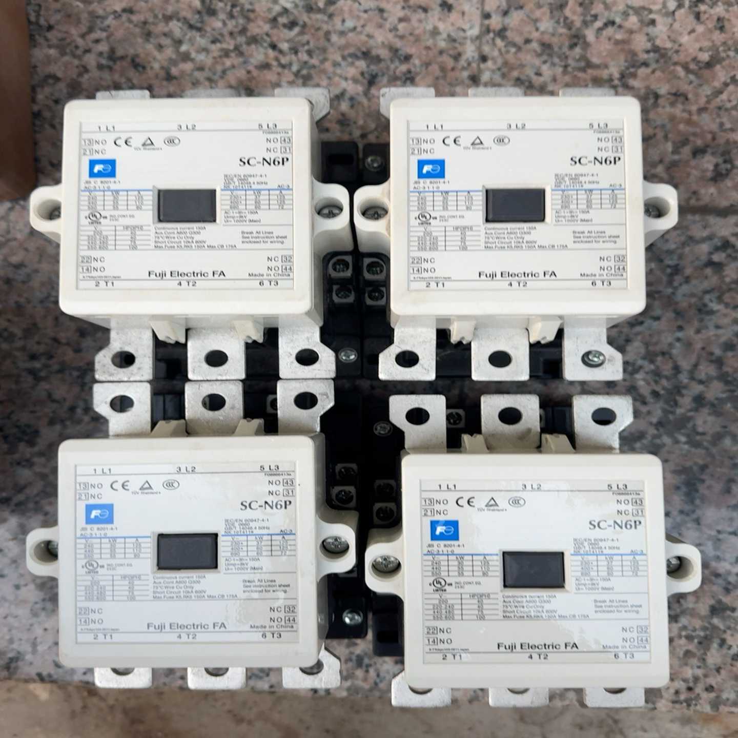 富士接触器：SC-N6P 380V 无包装！380一台！~询价