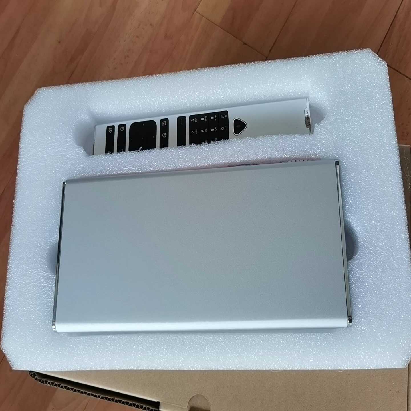 宝利通Group500视频会议，全套配件齐全，九新带包装【询价】