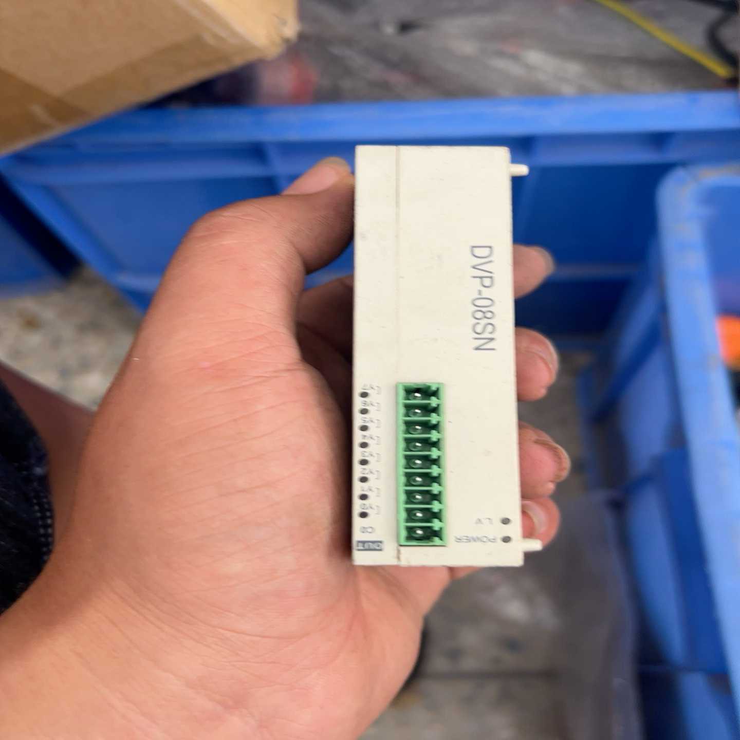 询价台达PLC扩展模块DVP08SN11R成色实物图，功能正常