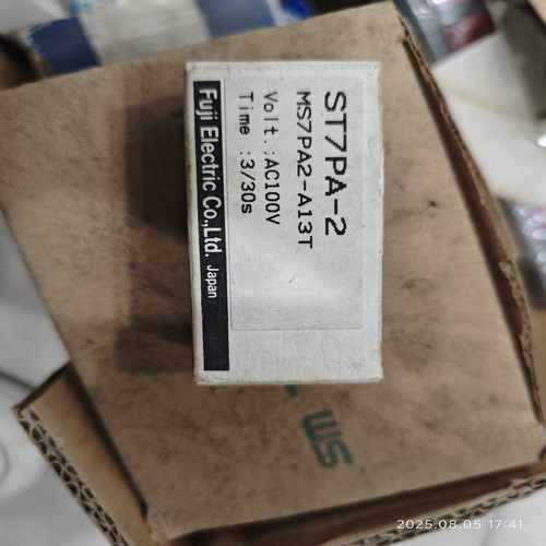 出售日本富士FUJI时间继电器，型号ST7PA-2，全新原装--议价商品