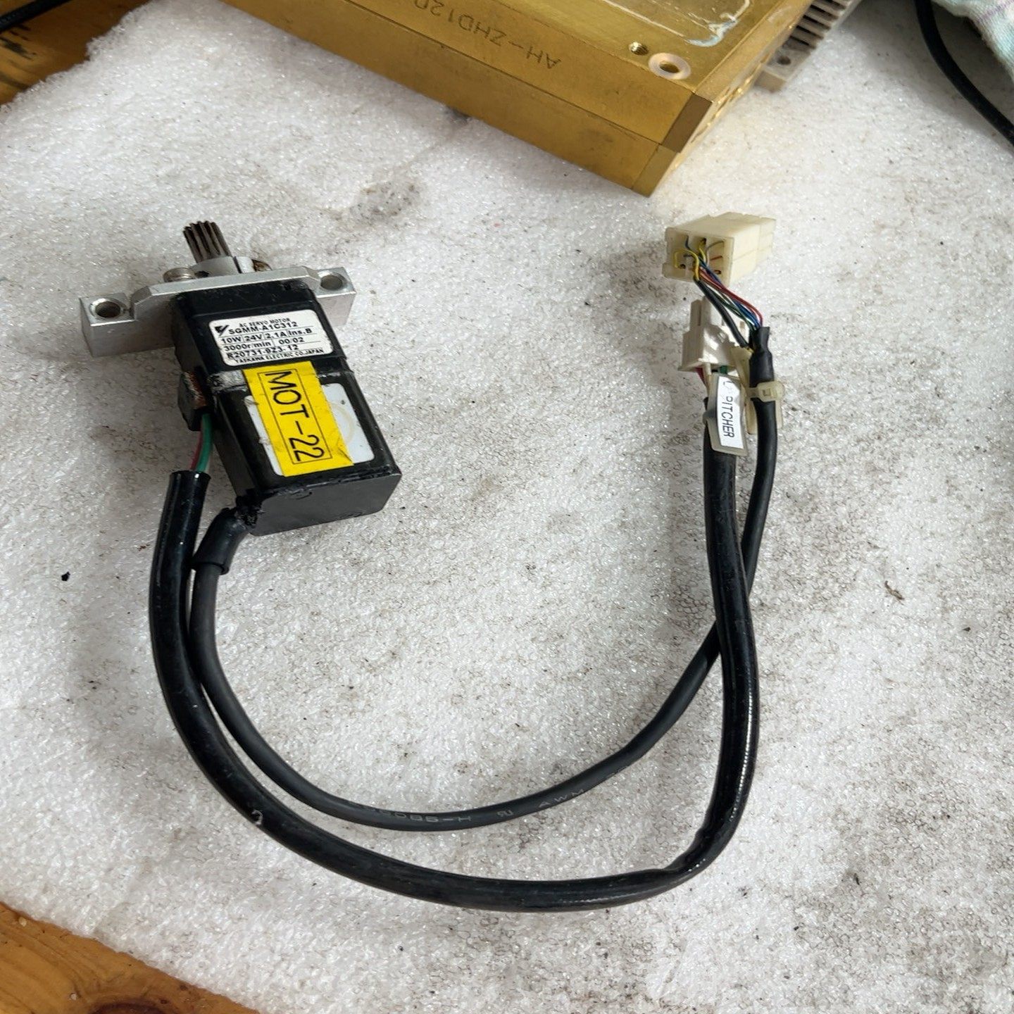 安川电机SGMM-A1C312包好实图拍漂亮{议价}