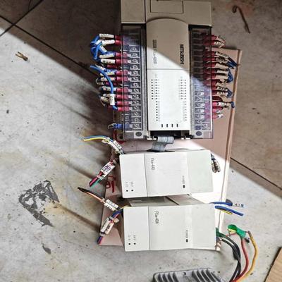 国产三菱PLCFX2N-48MR-001，带着两个模块一块--议价商品