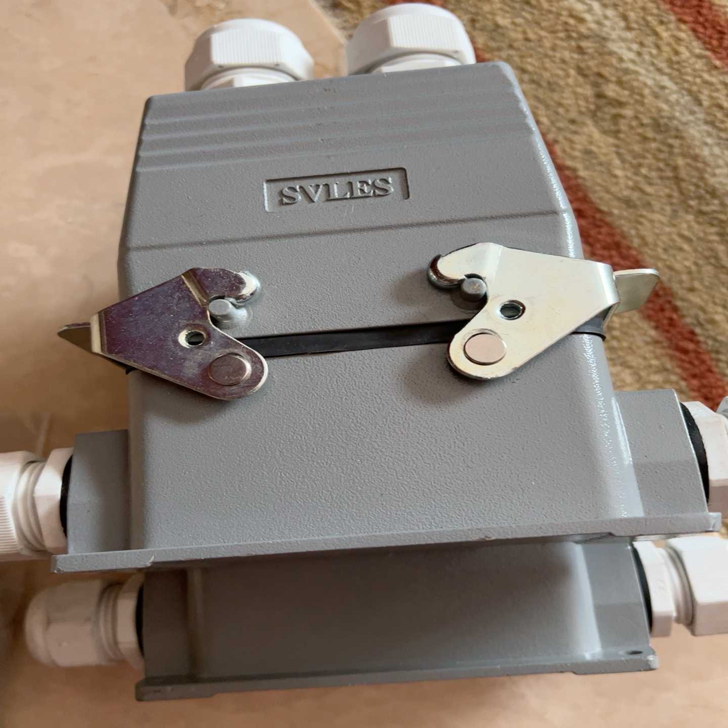 SVLES重载插头，两套全新，一百一套-议价