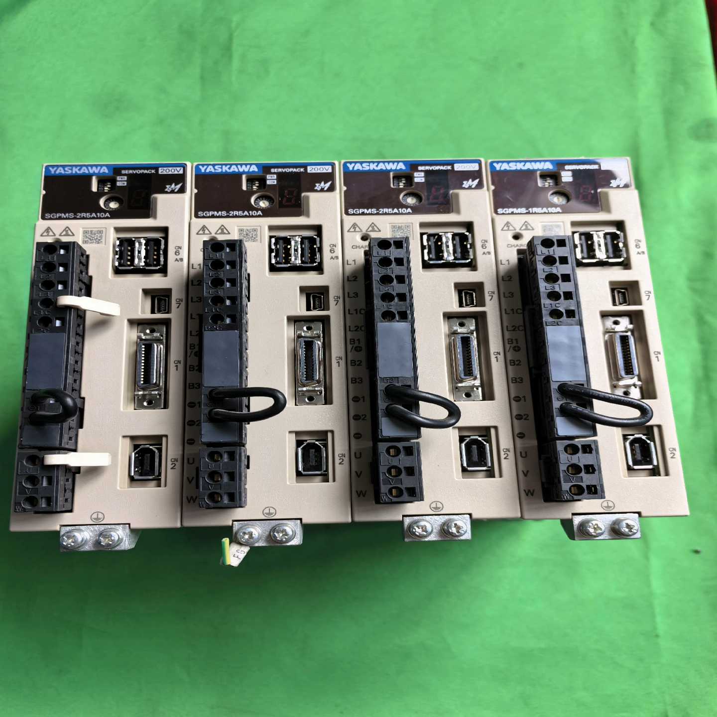安川450W伺服驱动器SGPMS-2R5A10A，实物图拍询价