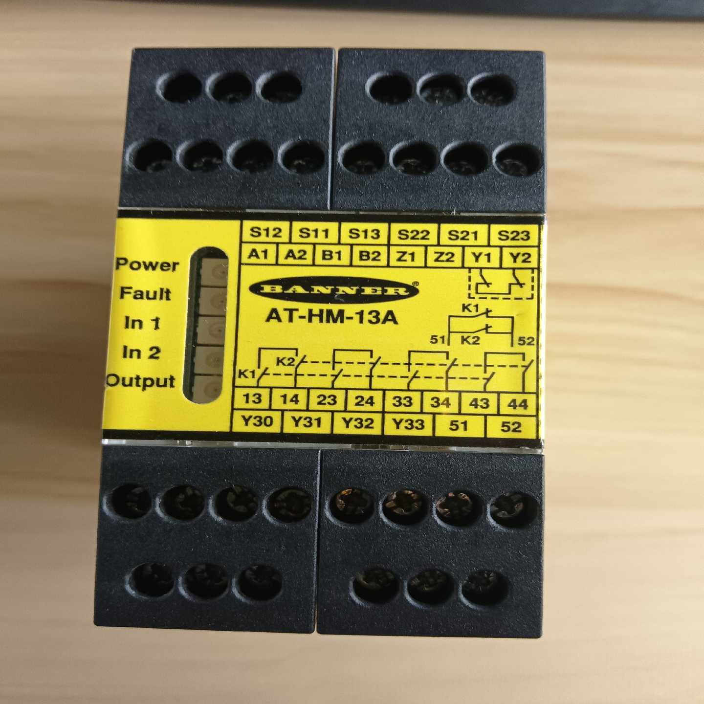 AT-HM-13A 邦纳安全控制器，成色漂亮，功能完好，需要【鑫鑫商