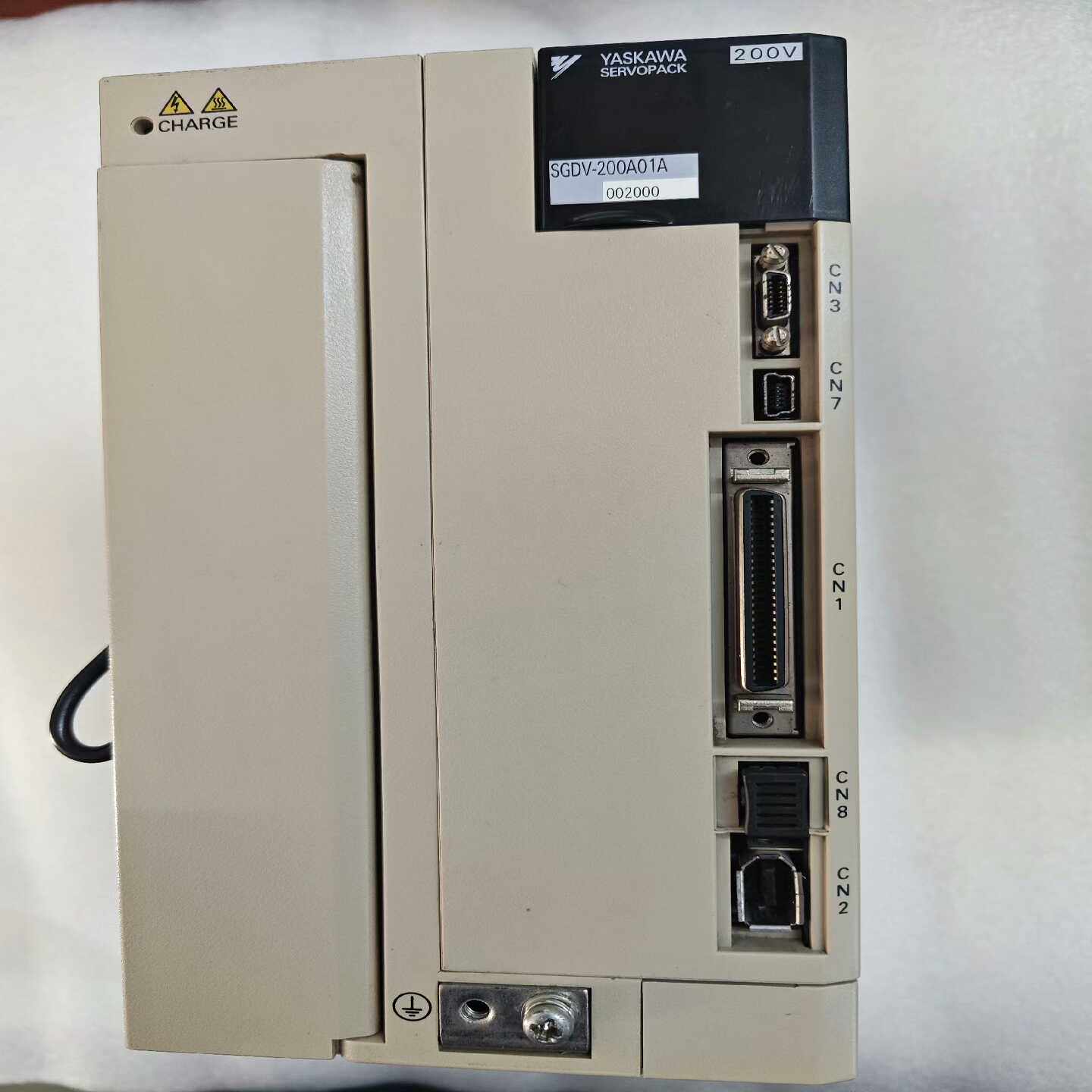 询价安川SGDV-200A01A驱动器，，成色可以，