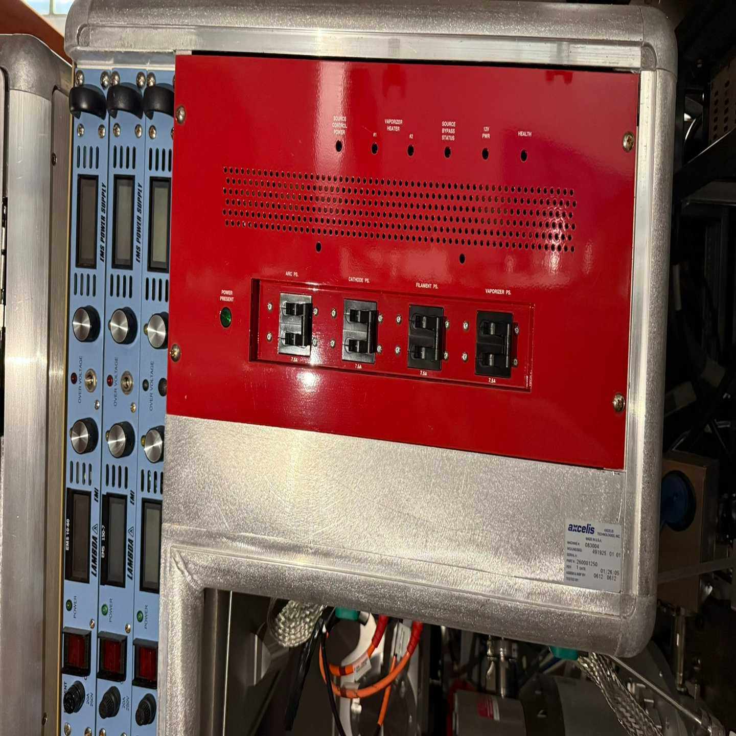 Axcelis设备出售，型号为Lamda4，包含电源和相关--议价商品