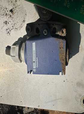 出售施耐德限位开关ZCT21P16实物拍摄议价出售--议价商品