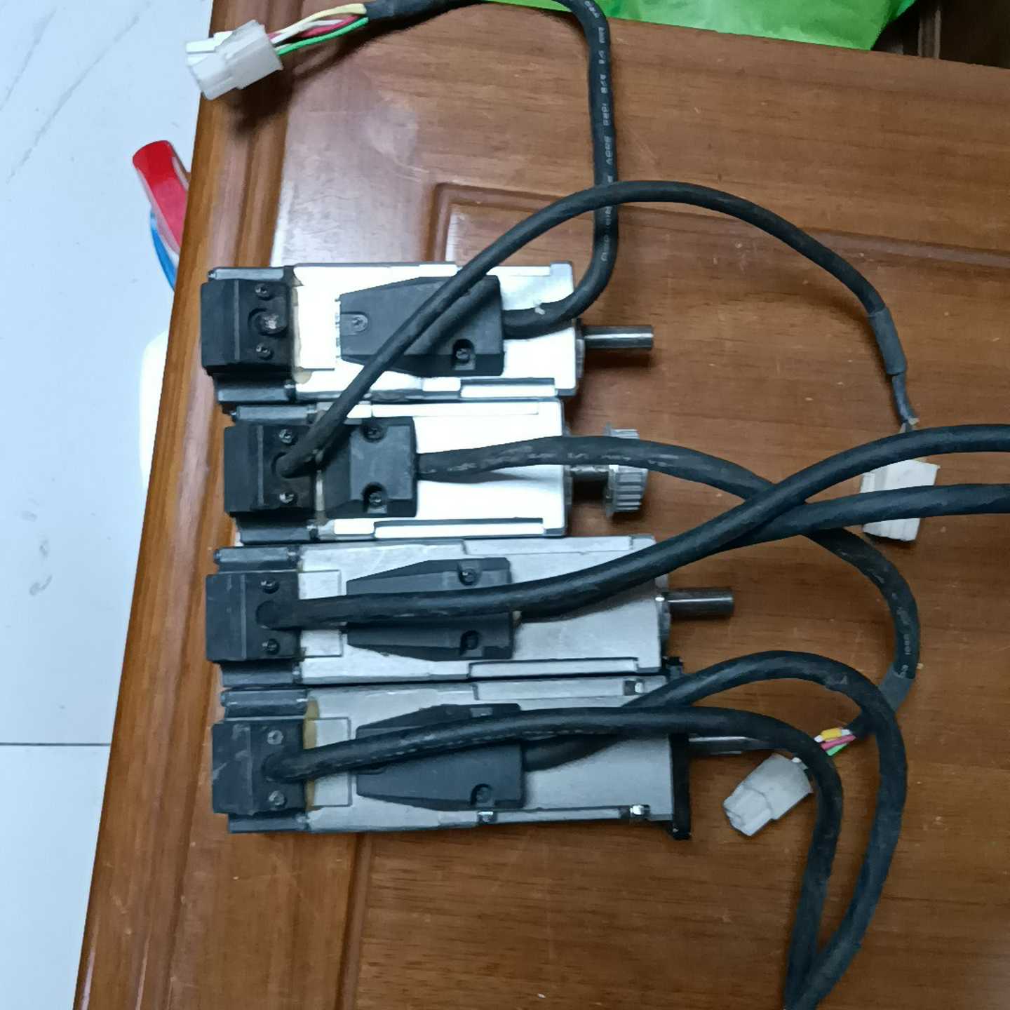 出这款松下MSMF012L1U2M伺服电机红色如图，功能包好--议价商品