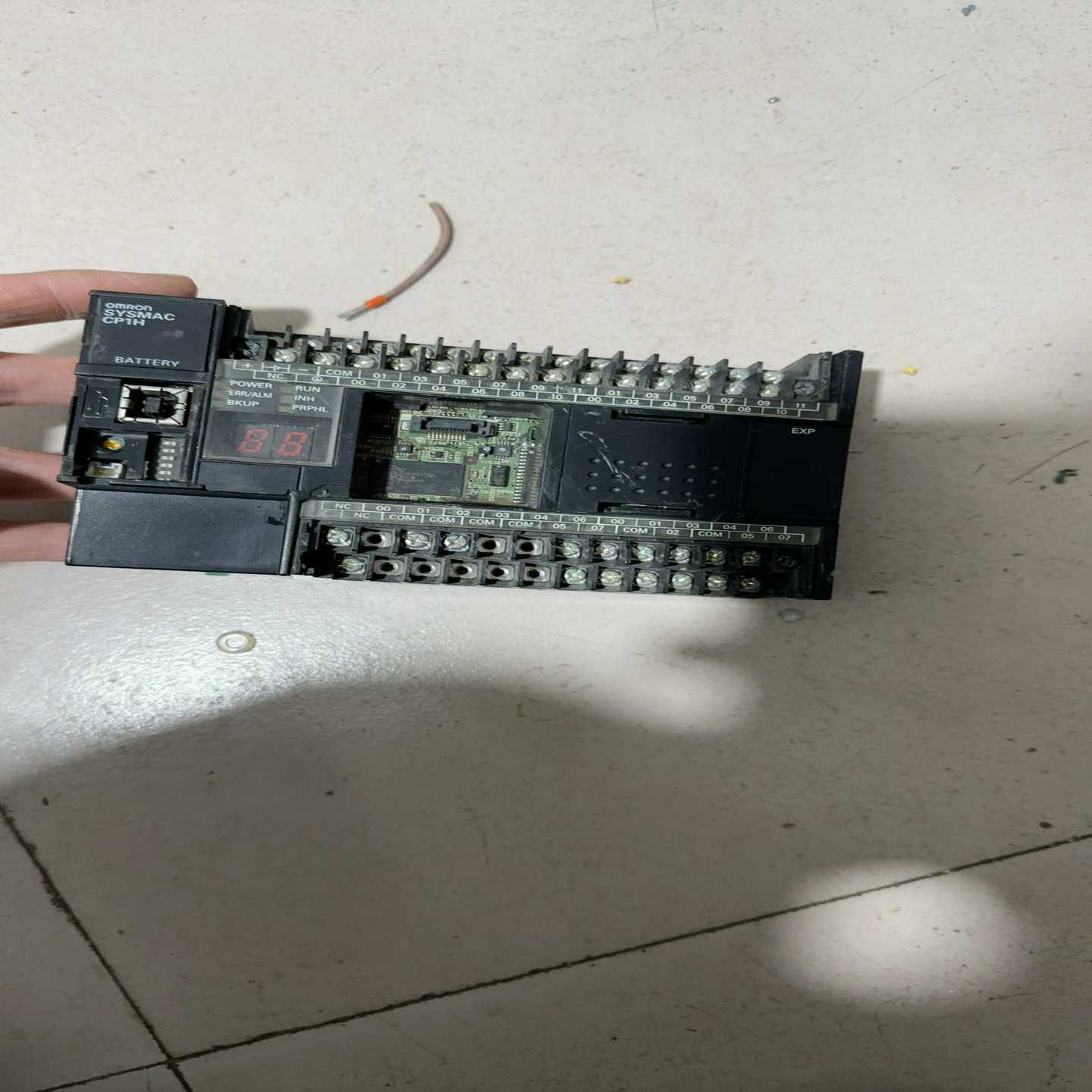 欧姆龙PLC，型号是CP1H的，没有电源板了，配件出，50，