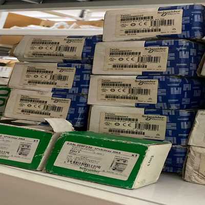 控制器施耐德plc模块TWDDMM8DRT数字量全新