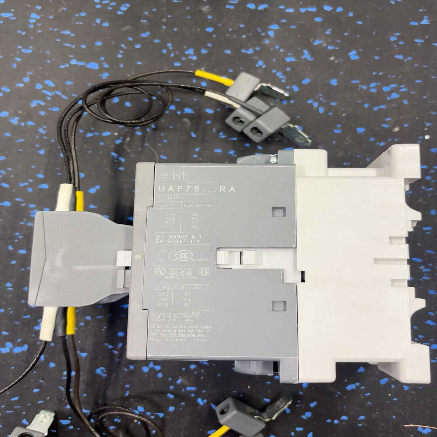 （议价）切换电容器接触器UAF75-30-00RA100-2