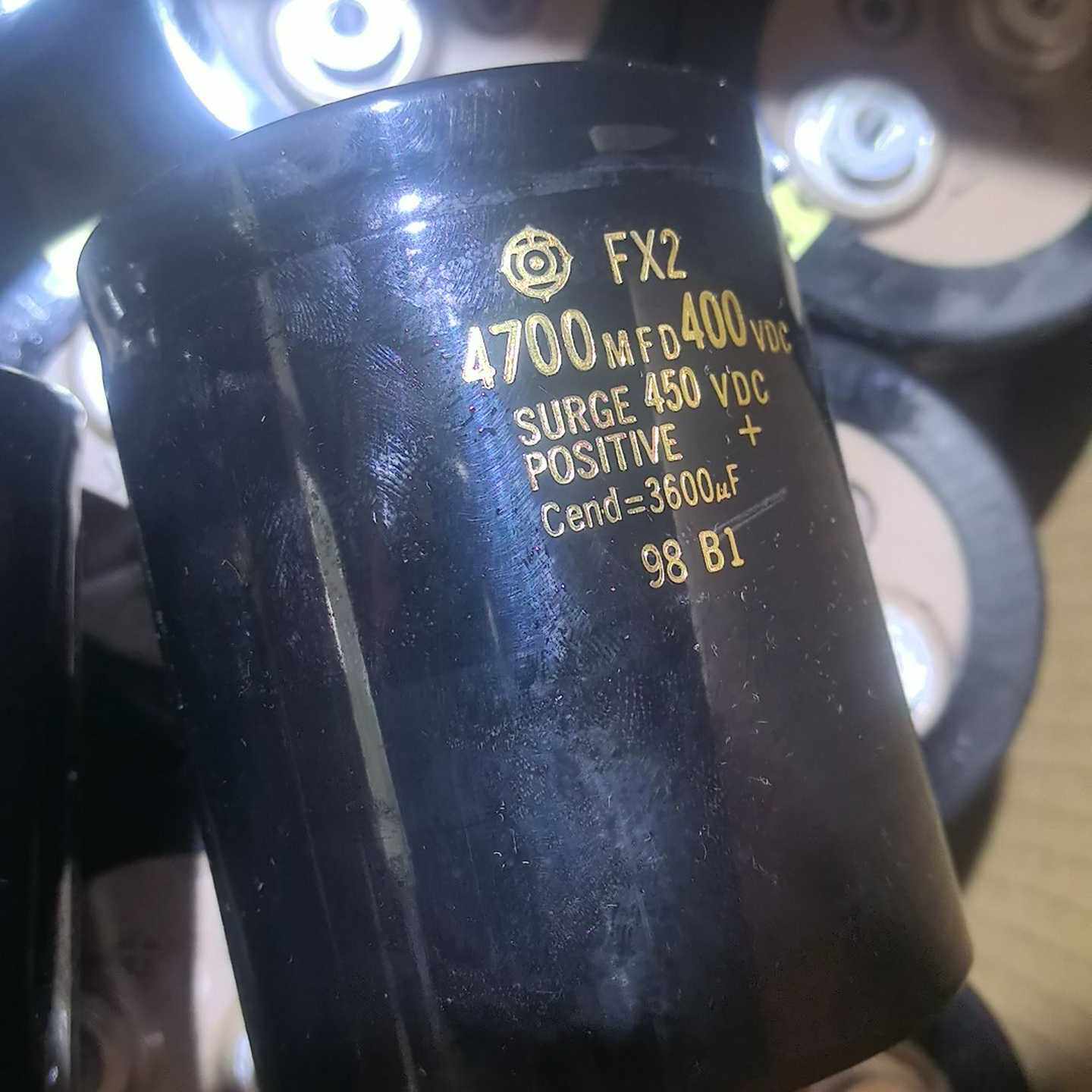 电容FX2，4700MFD，400VDC，外径75*95，施