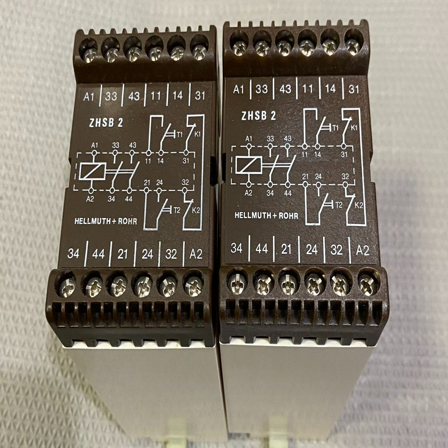 全新正品 ZHSB2 ZWEIHANDRELAIS 安全继电{议价}