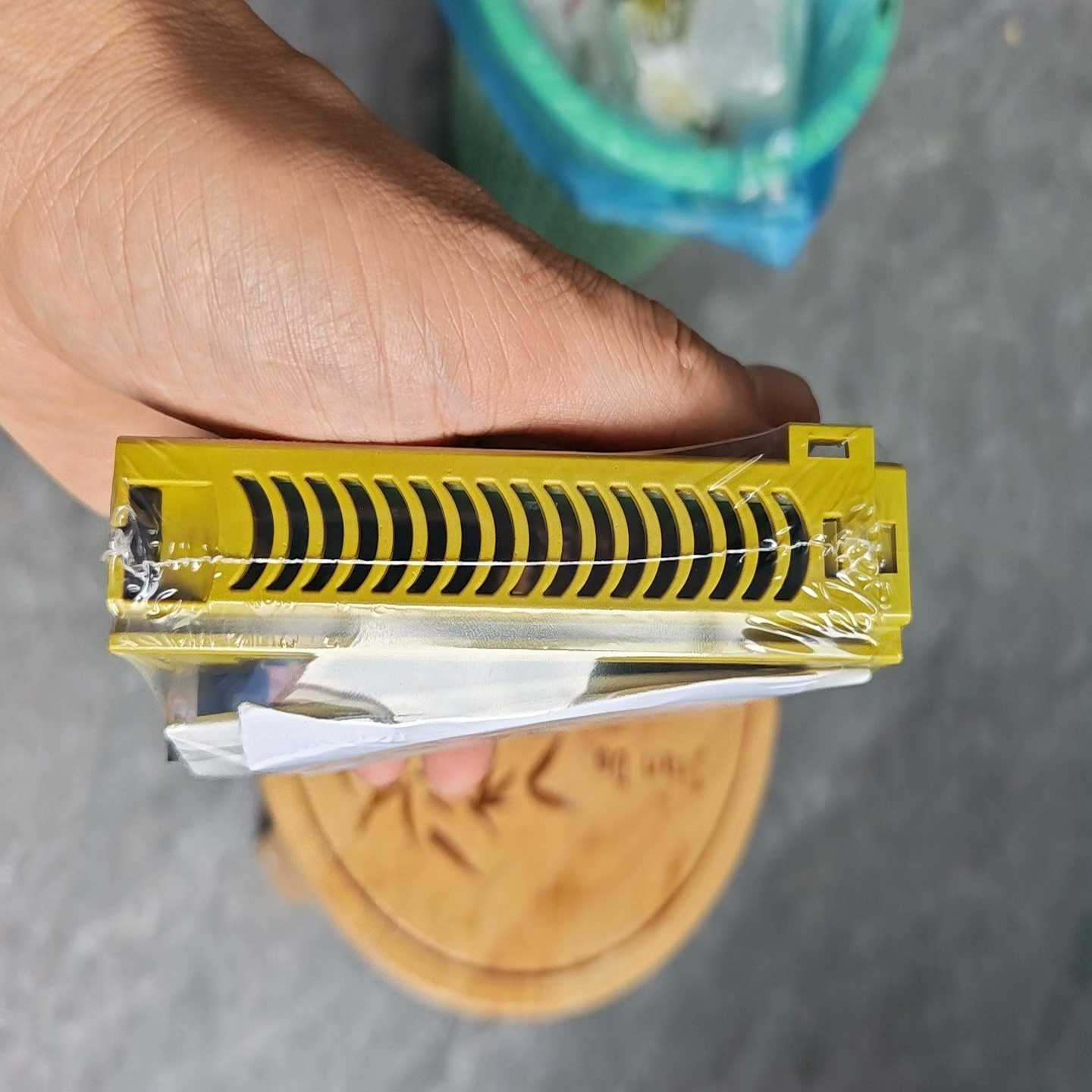 3M隔音耳罩 耳棉有两个地方刮破了 也有不破的 有多个 总体~图片