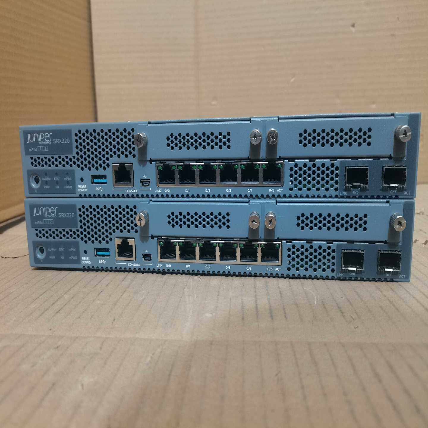 Juniper瞻博SRX320防火墙。带电源。SRX320--议价商品