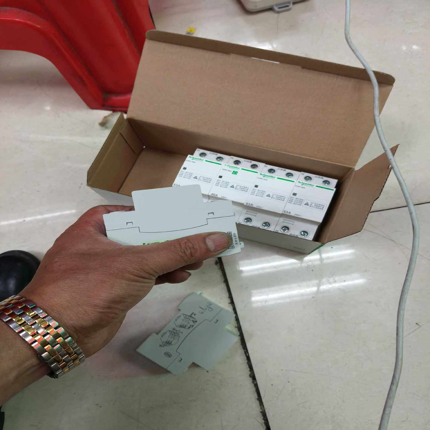 议价施耐德过压保护器EZ7GQ50A有2个，全新没使用过，质保