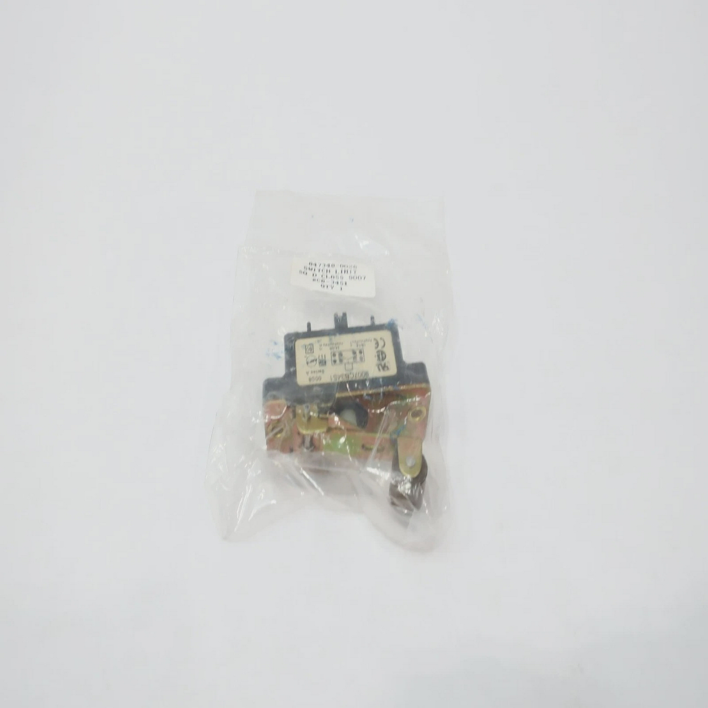 SquareD9007CB34S1SnapSwitchPlungerHead2p