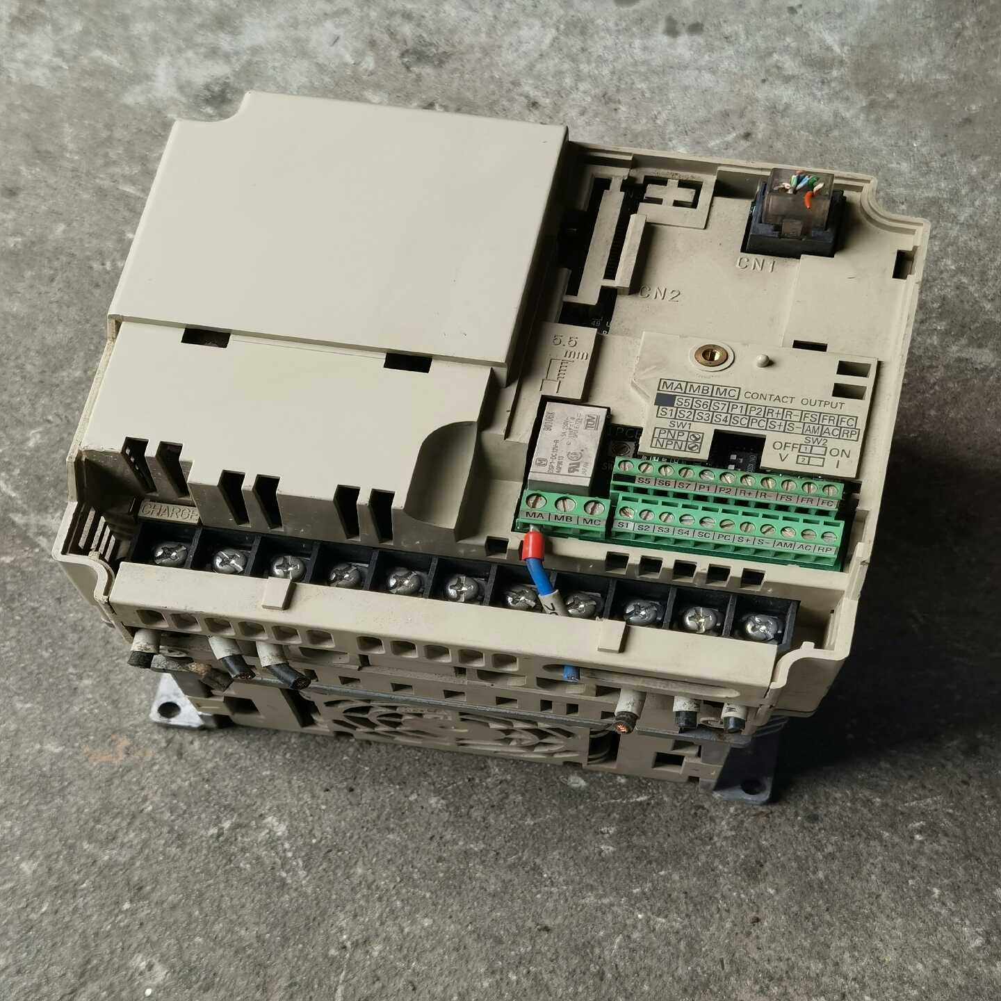 询价3.7KW变频器3G3MV-A4037详见下图，无面板