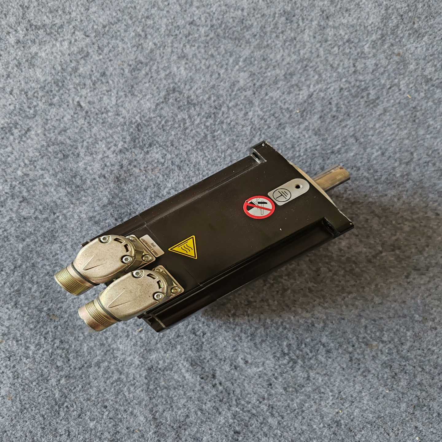 施耐德伺服电机BMH1002P01A2A现货实拍实物图拍--议价商品