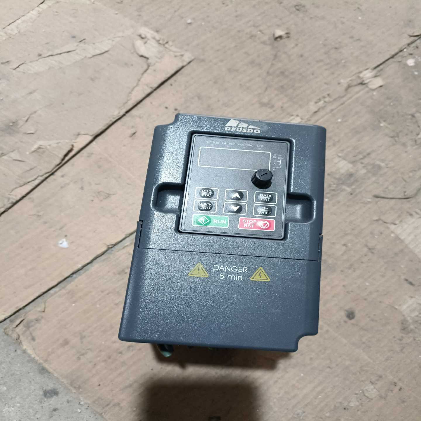 深圳丹佛斯变频器2，2KW刚拆机成色如图完好无损功能包好--议价商